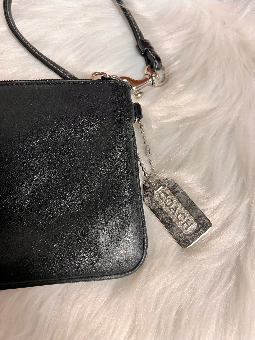 Vintage Coach Black Leather Turnlock Wristlet with Front Pocket - Picture 4 of 6